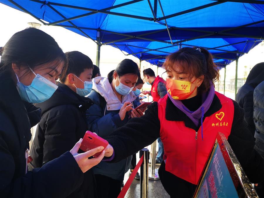 医生掀开奶罩边躁边狠狠躁视频