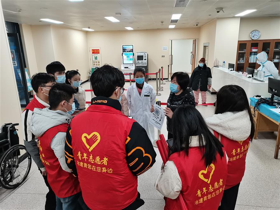 医生掀开奶罩边躁边狠狠躁视频