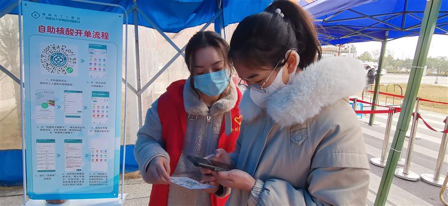 医生掀开奶罩边躁边狠狠躁视频