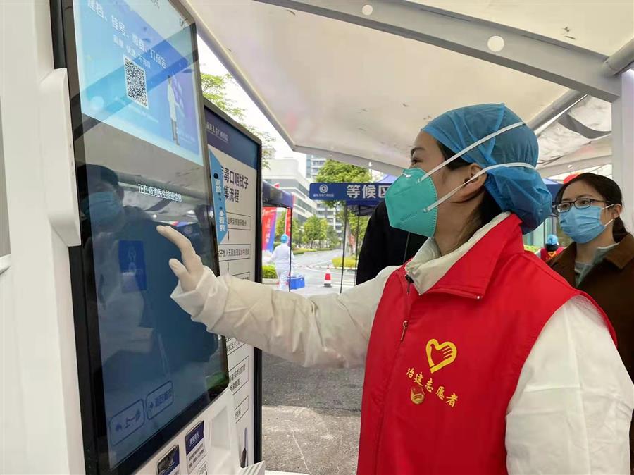 医生掀开奶罩边躁边狠狠躁视频