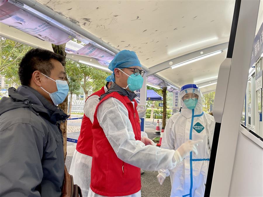 医生掀开奶罩边躁边狠狠躁视频