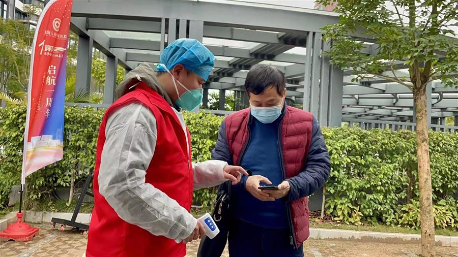 医生掀开奶罩边躁边狠狠躁视频