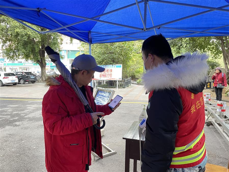医生掀开奶罩边躁边狠狠躁视频