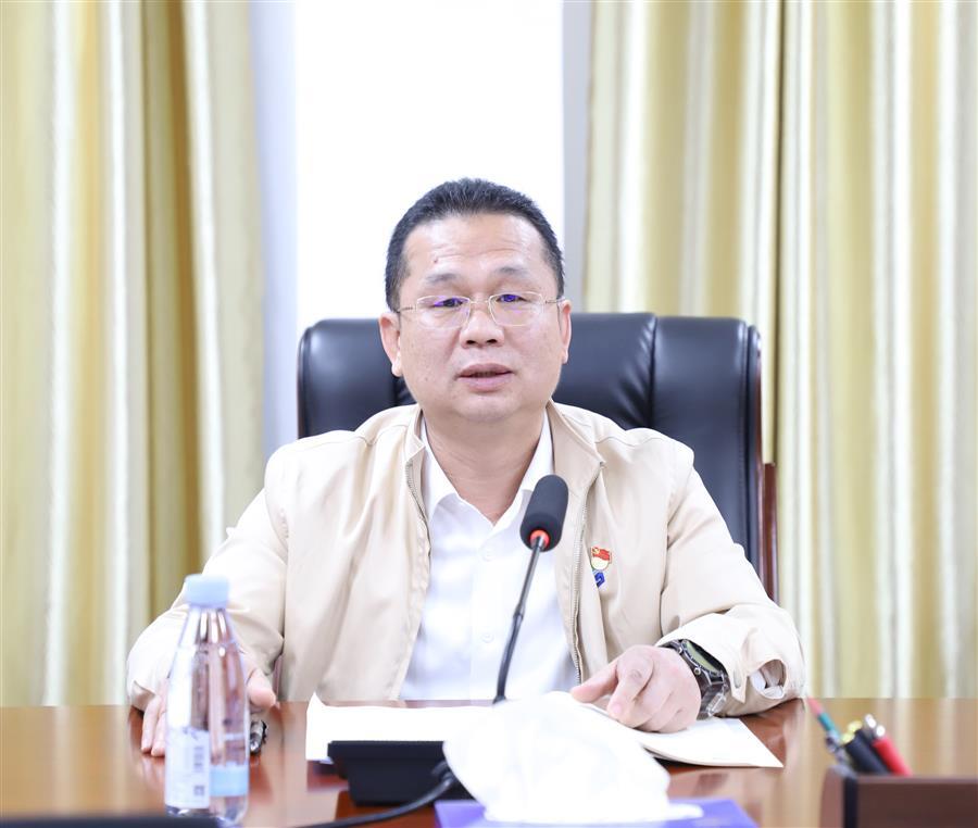 医生掀开奶罩边躁边狠狠躁视频