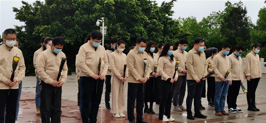 医生掀开奶罩边躁边狠狠躁视频