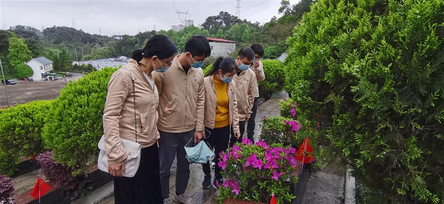 医生掀开奶罩边躁边狠狠躁视频