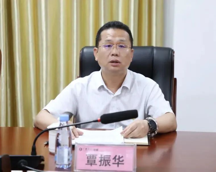 医生掀开奶罩边躁边狠狠躁视频