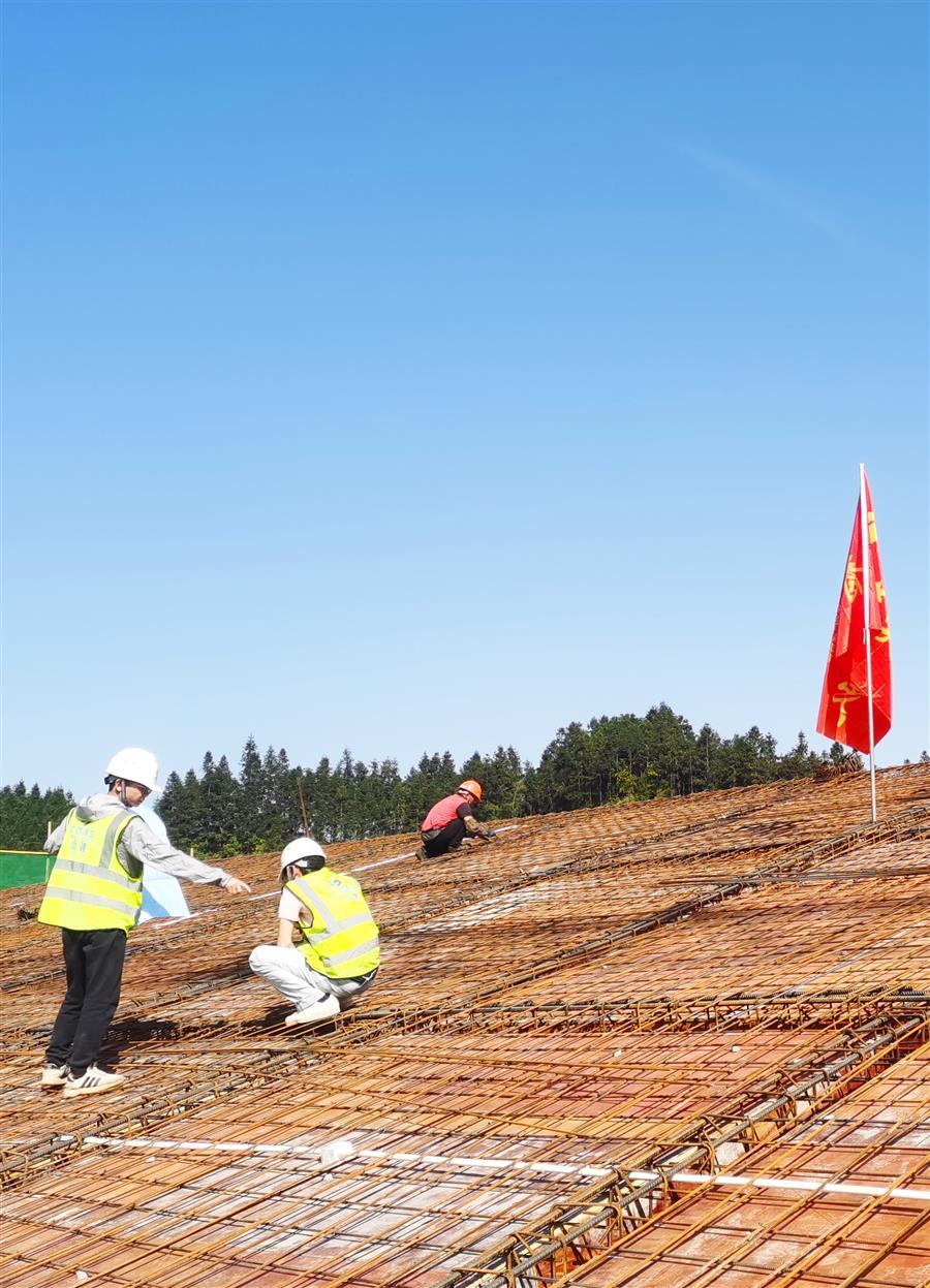 医生掀开奶罩边躁边狠狠躁视频