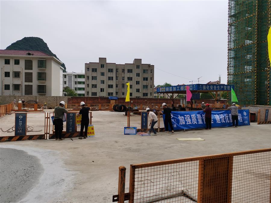 医生掀开奶罩边躁边狠狠躁视频