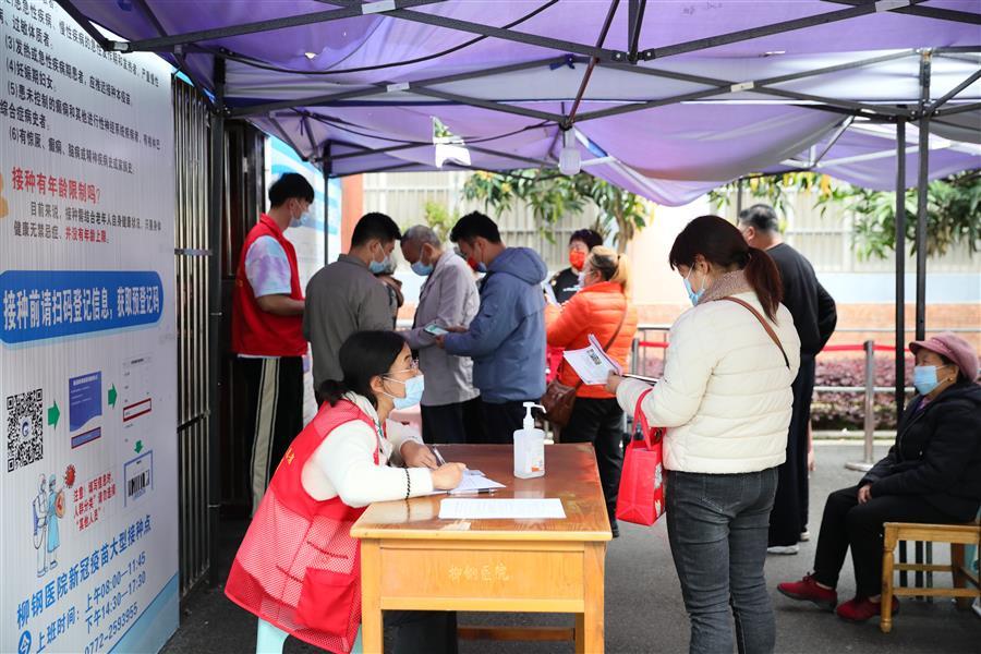 医生掀开奶罩边躁边狠狠躁视频