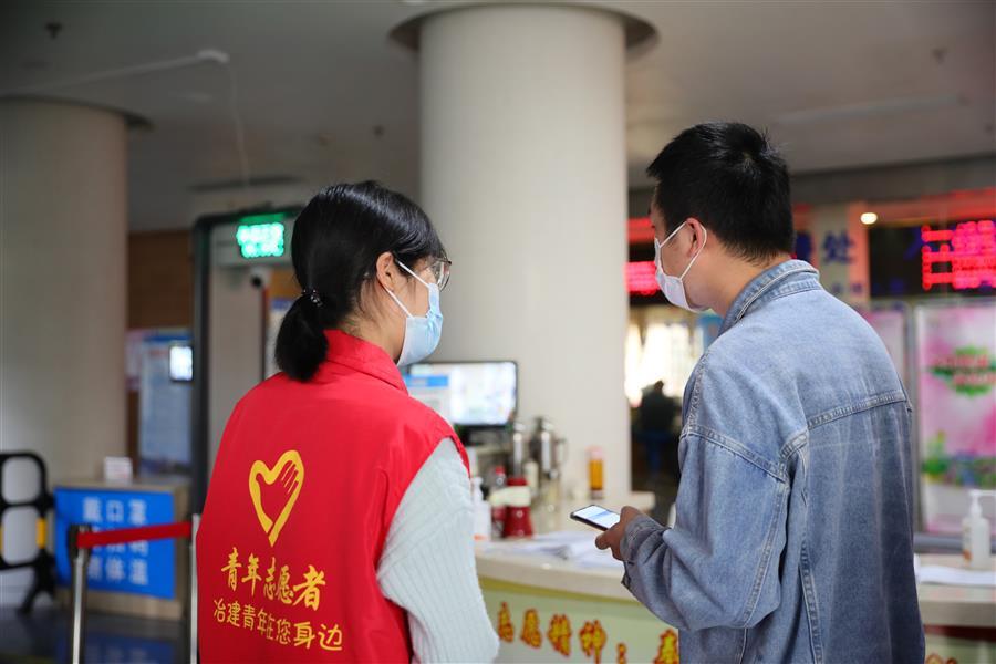 医生掀开奶罩边躁边狠狠躁视频