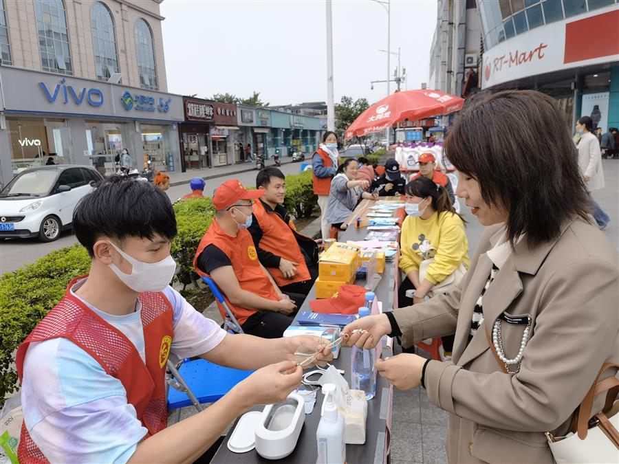 医生掀开奶罩边躁边狠狠躁视频