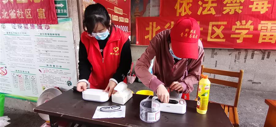 医生掀开奶罩边躁边狠狠躁视频