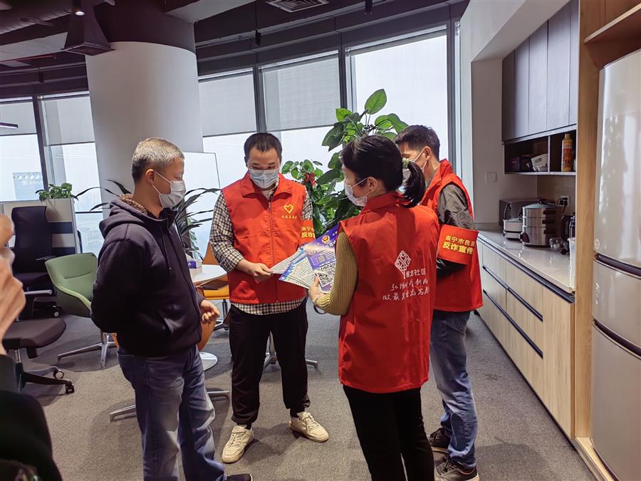 医生掀开奶罩边躁边狠狠躁视频