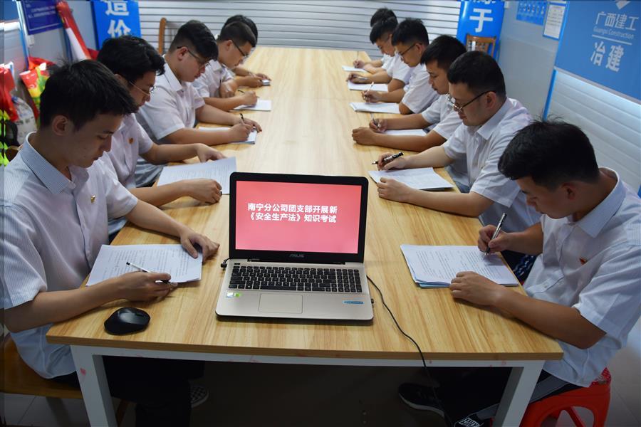 医生掀开奶罩边躁边狠狠躁视频