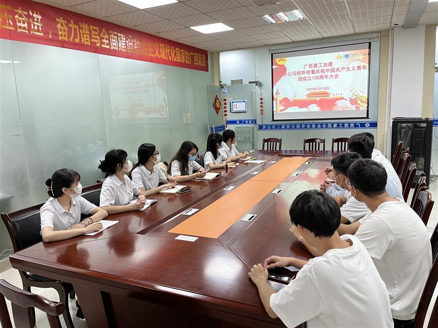 医生掀开奶罩边躁边狠狠躁视频