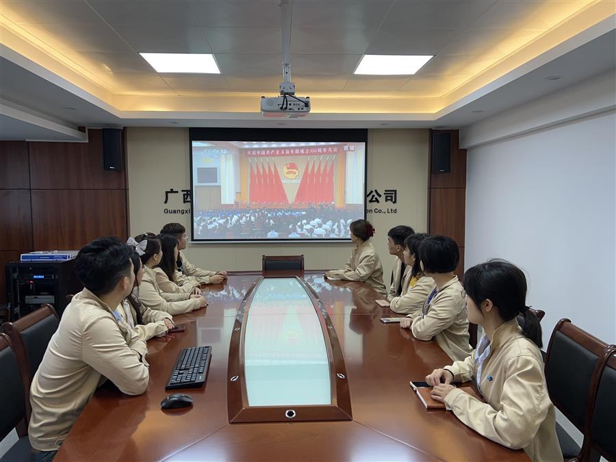 医生掀开奶罩边躁边狠狠躁视频