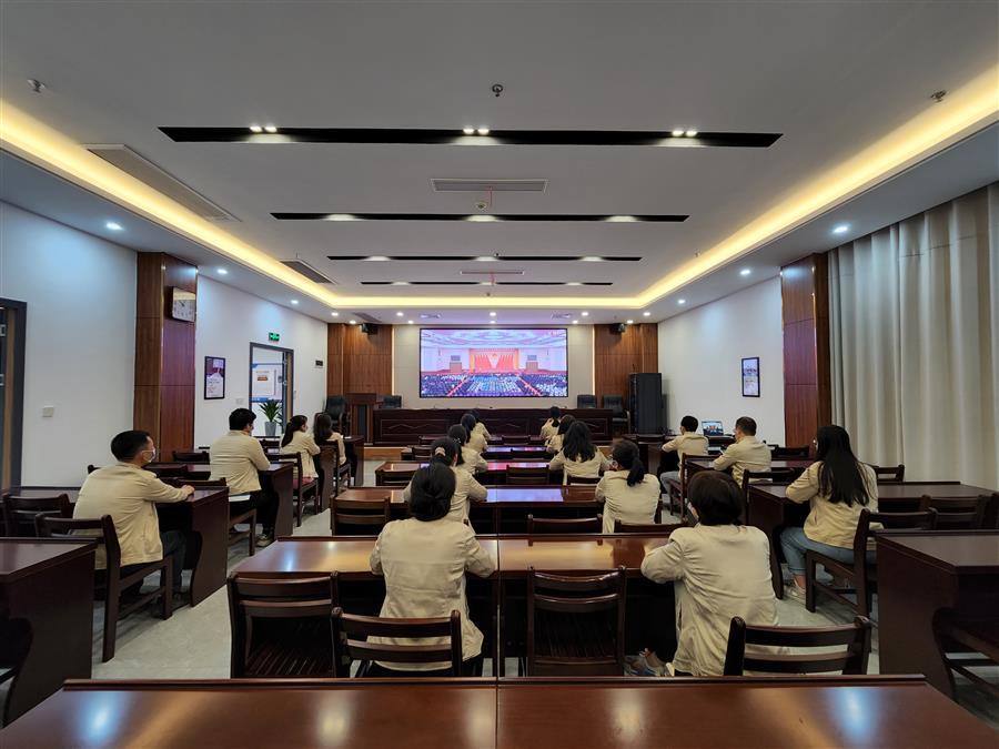 医生掀开奶罩边躁边狠狠躁视频