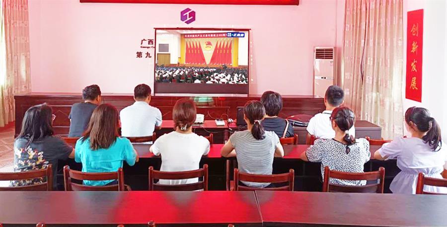 医生掀开奶罩边躁边狠狠躁视频