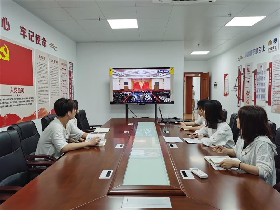 医生掀开奶罩边躁边狠狠躁视频