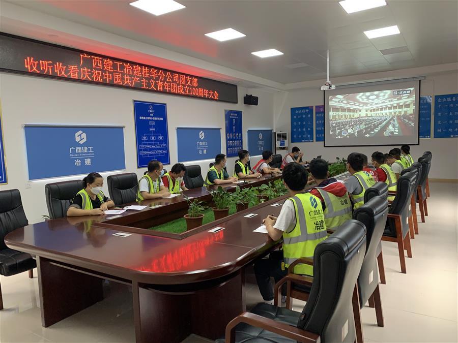 医生掀开奶罩边躁边狠狠躁视频