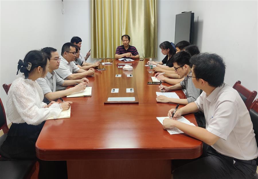 医生掀开奶罩边躁边狠狠躁视频