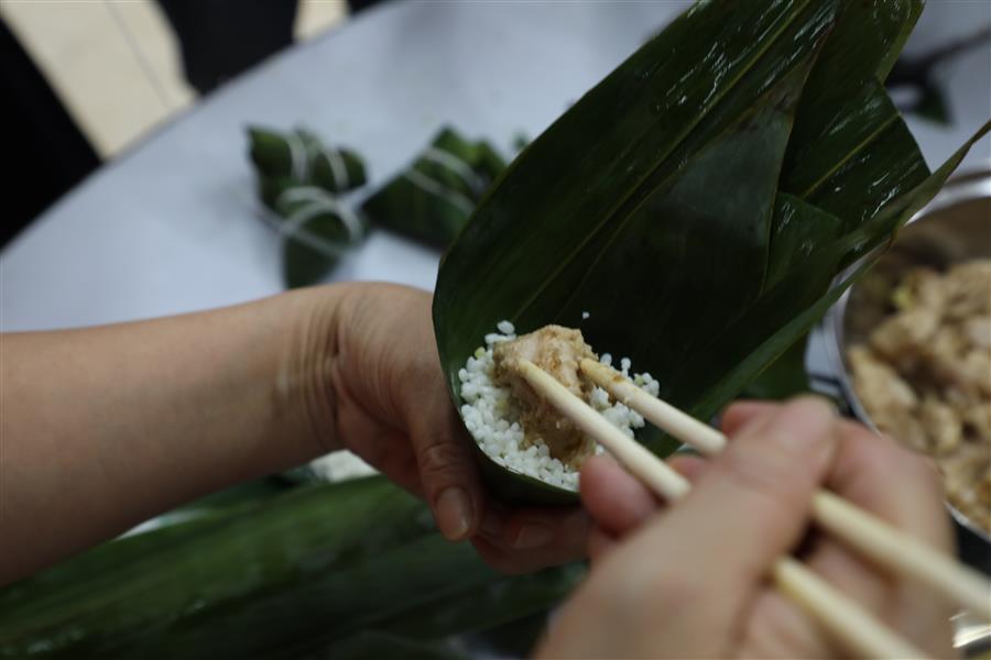 医生掀开奶罩边躁边狠狠躁视频