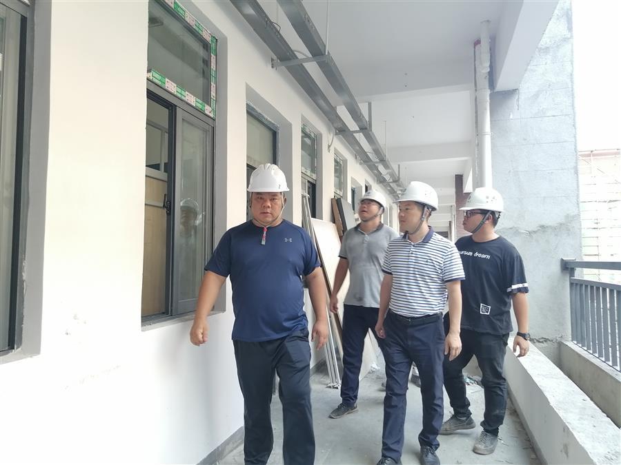 医生掀开奶罩边躁边狠狠躁视频