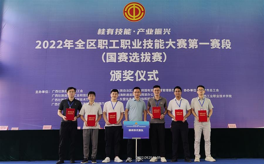 医生掀开奶罩边躁边狠狠躁视频