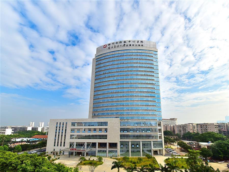 医生掀开奶罩边躁边狠狠躁视频