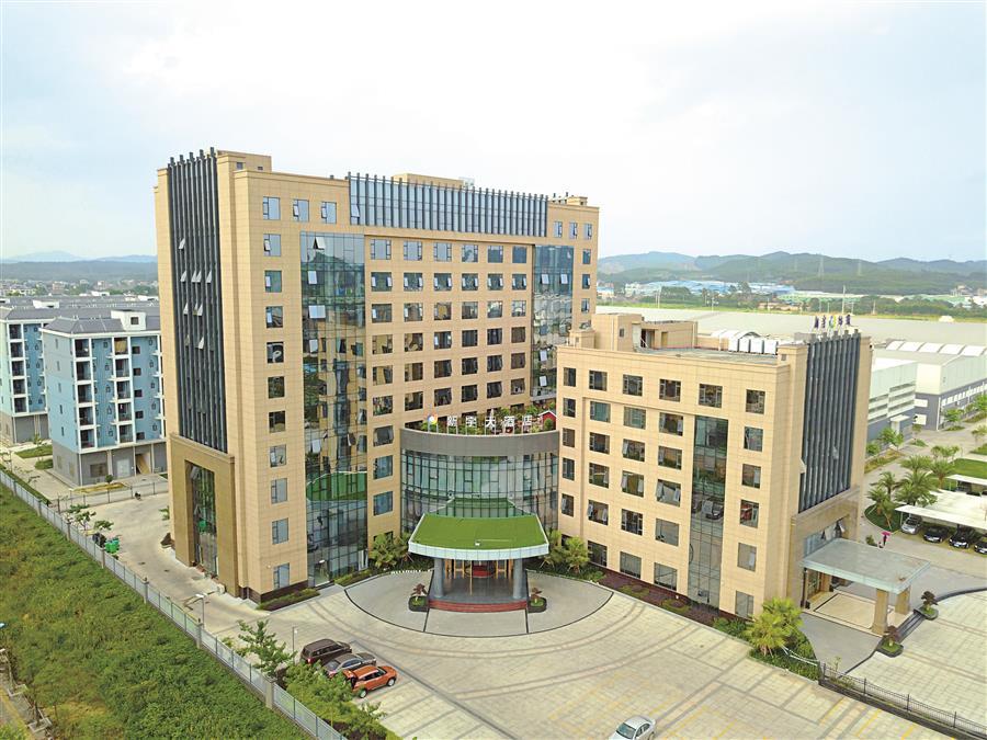 医生掀开奶罩边躁边狠狠躁视频