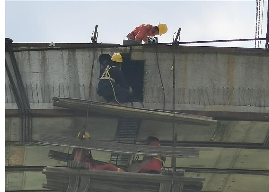 医生掀开奶罩边躁边狠狠躁视频