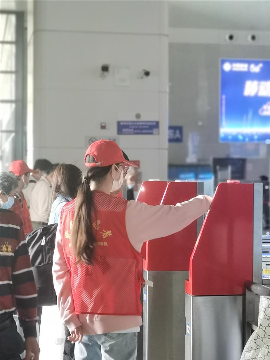 医生掀开奶罩边躁边狠狠躁视频