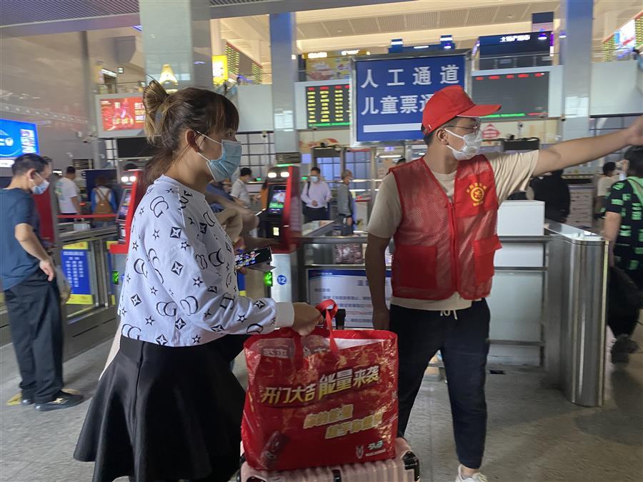 医生掀开奶罩边躁边狠狠躁视频