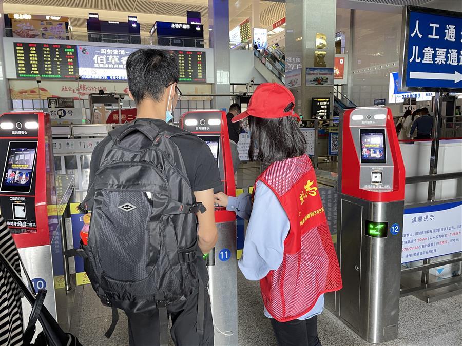 医生掀开奶罩边躁边狠狠躁视频