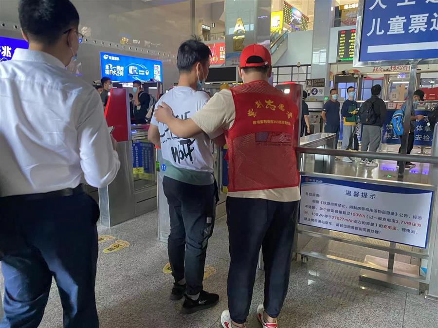 医生掀开奶罩边躁边狠狠躁视频