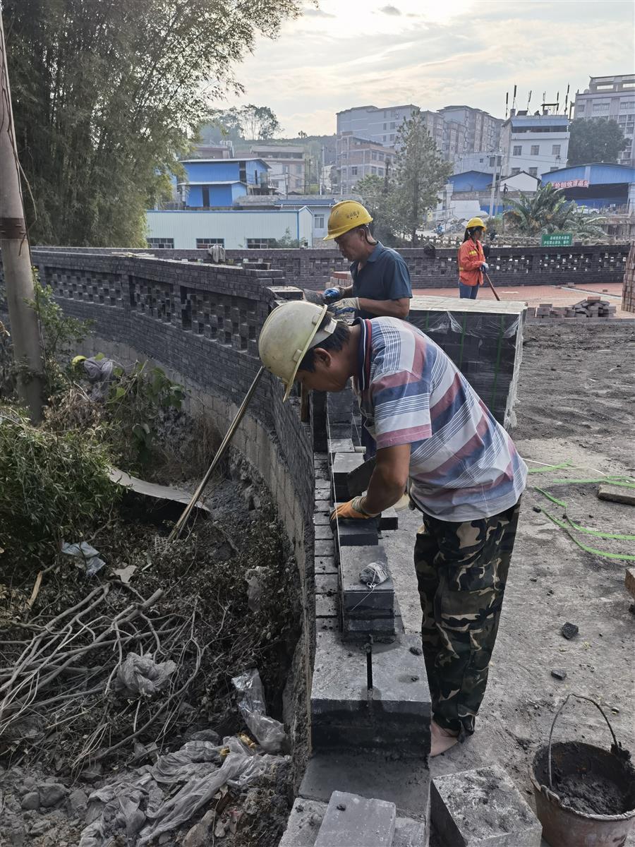 医生掀开奶罩边躁边狠狠躁视频