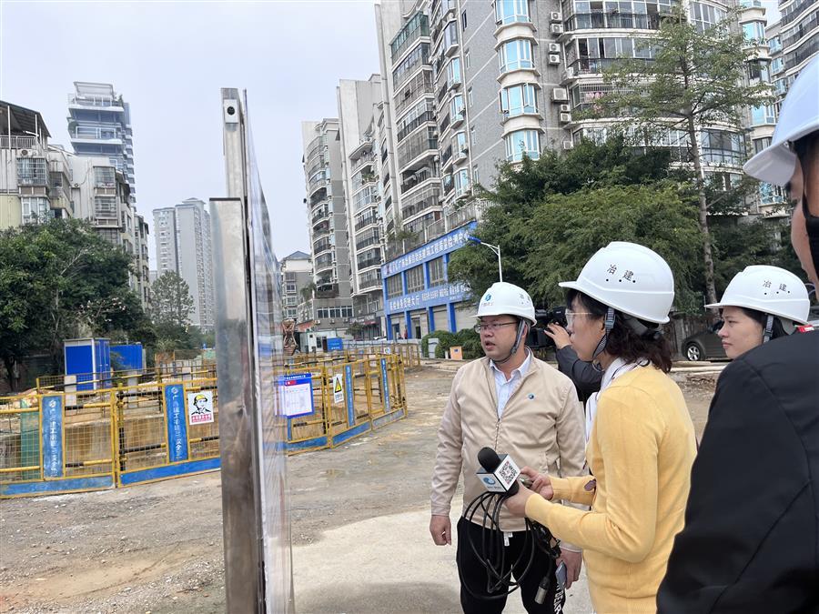 医生掀开奶罩边躁边狠狠躁视频