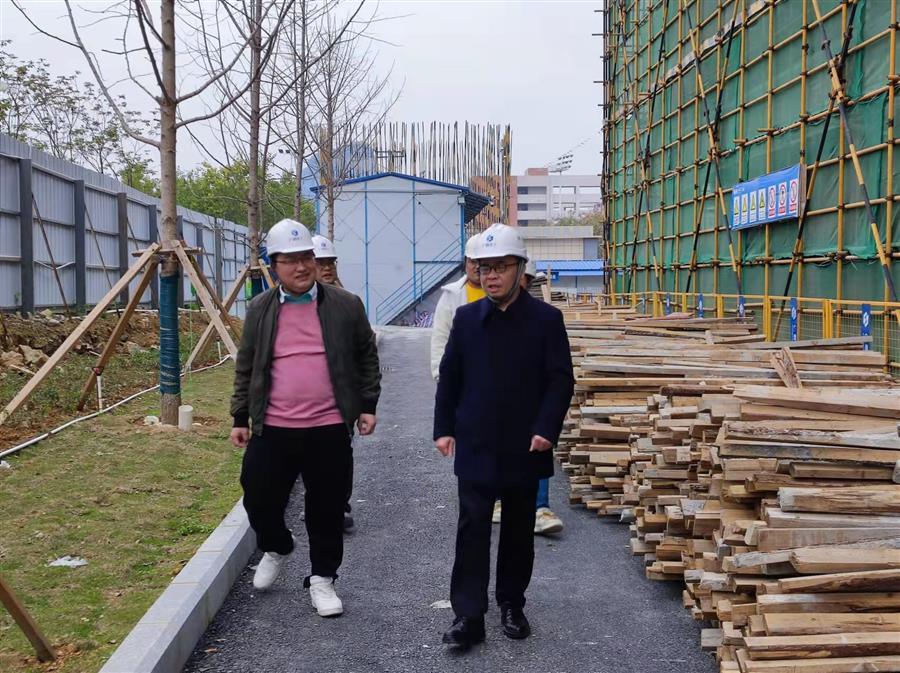 医生掀开奶罩边躁边狠狠躁视频