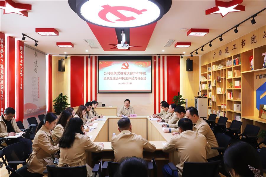 医生掀开奶罩边躁边狠狠躁视频