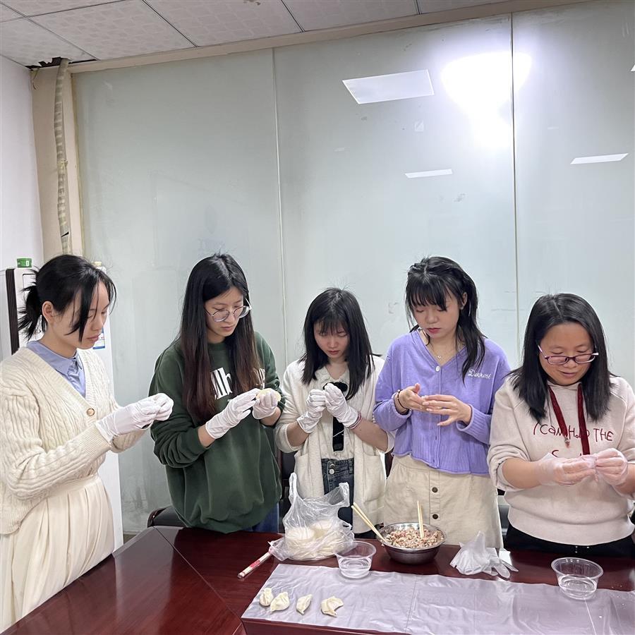 医生掀开奶罩边躁边狠狠躁视频
