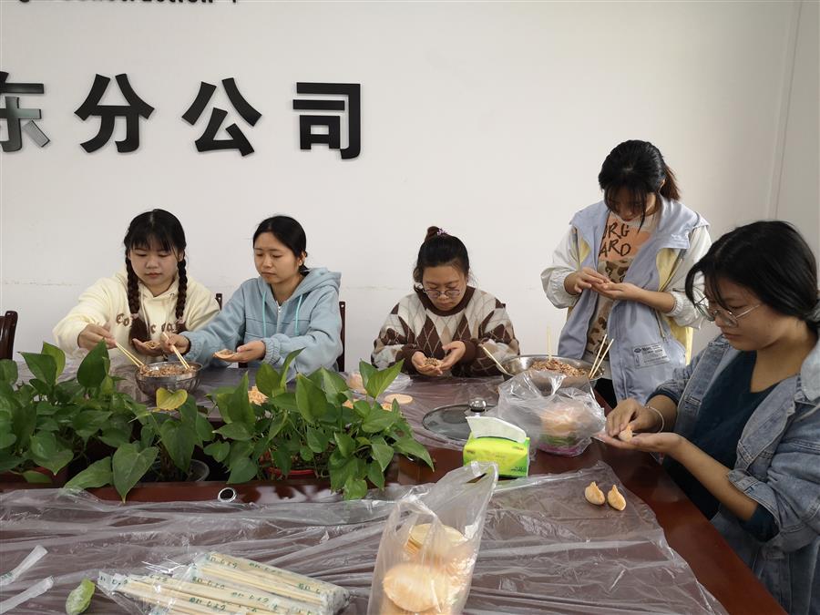 医生掀开奶罩边躁边狠狠躁视频