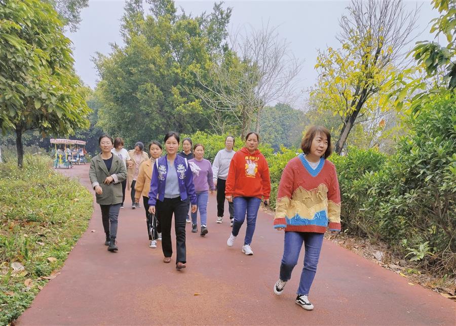 医生掀开奶罩边躁边狠狠躁视频