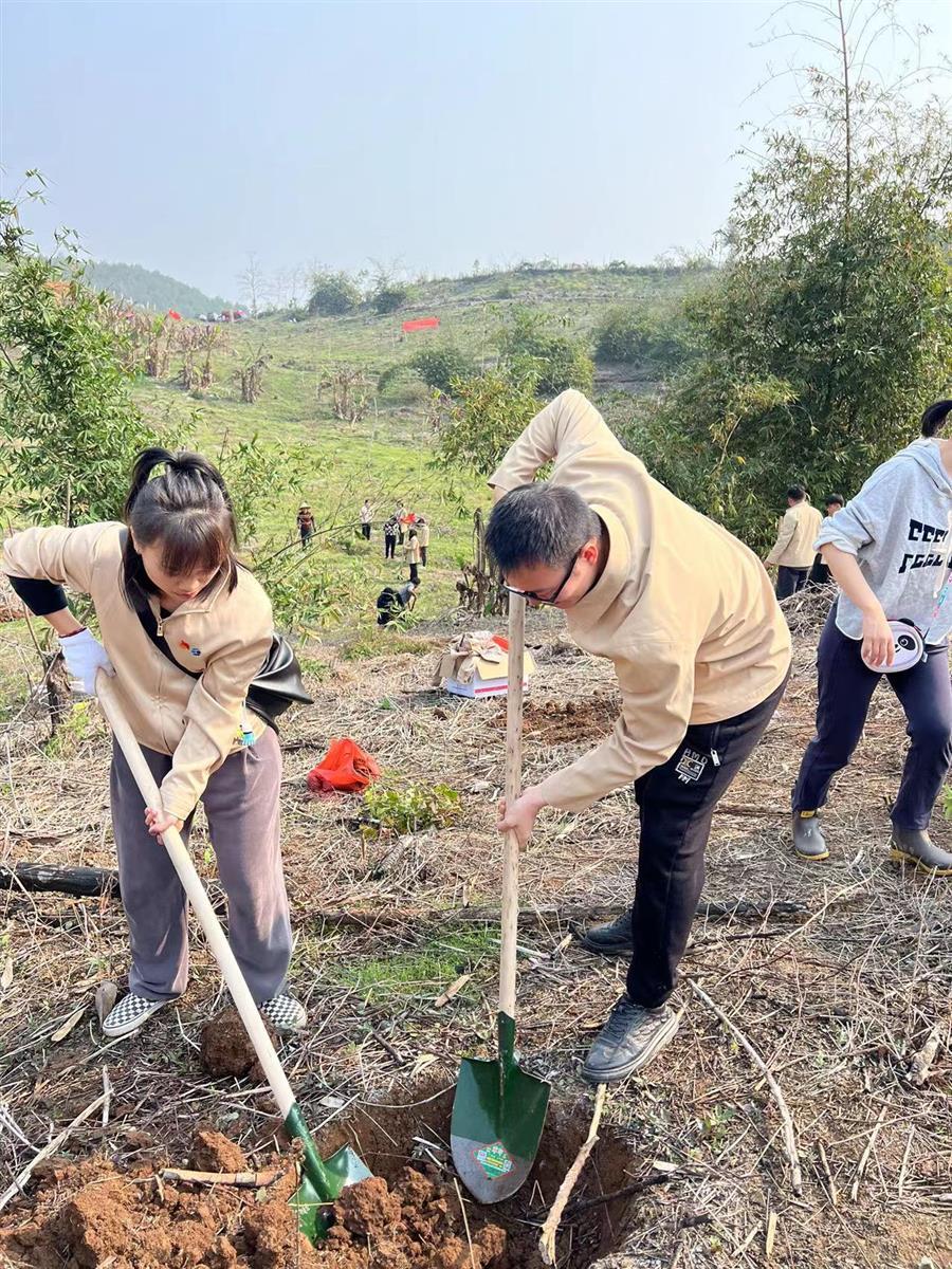 医生掀开奶罩边躁边狠狠躁视频