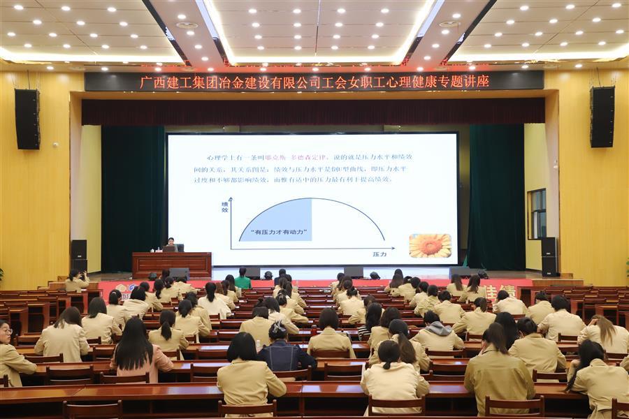 医生掀开奶罩边躁边狠狠躁视频