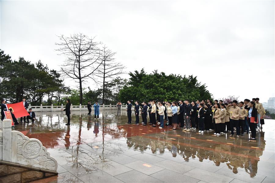 医生掀开奶罩边躁边狠狠躁视频