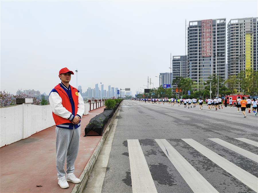 医生掀开奶罩边躁边狠狠躁视频