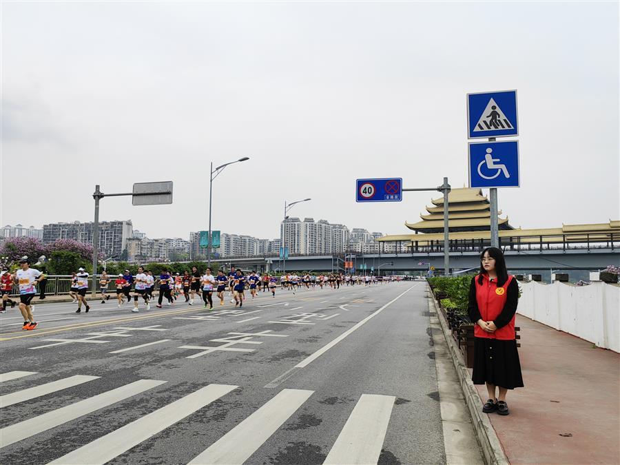 医生掀开奶罩边躁边狠狠躁视频