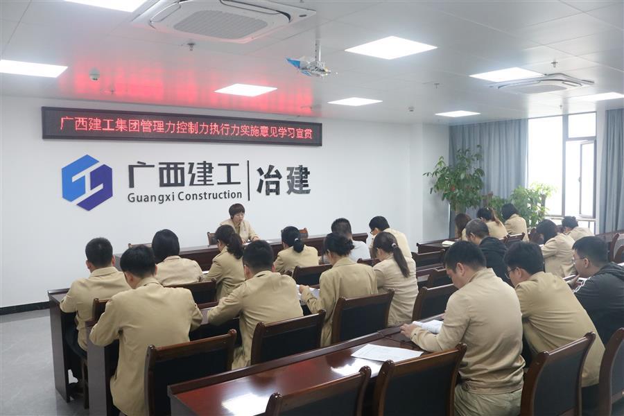 医生掀开奶罩边躁边狠狠躁视频