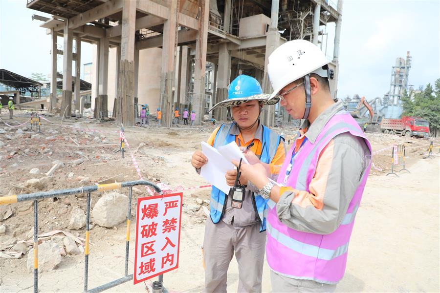 医生掀开奶罩边躁边狠狠躁视频